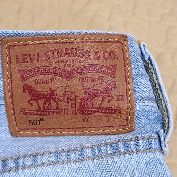 Levi's 501 distressed cut off jean shorts size 27 - Picture 3 of 5